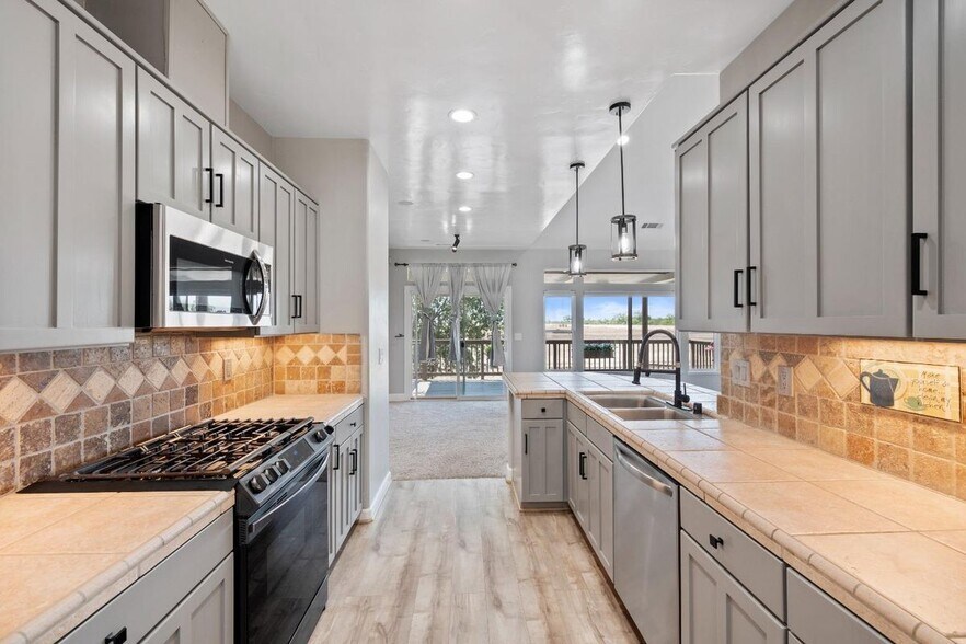 Building Photo - 9851 Deep Water Ln