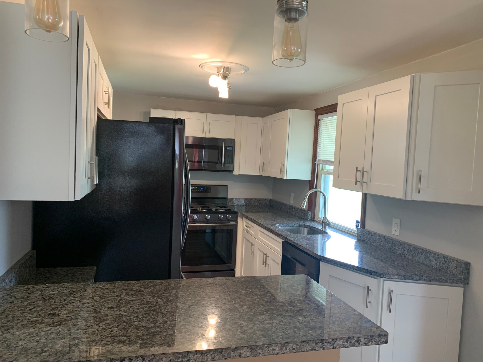 Building Photo - 5 Helen St