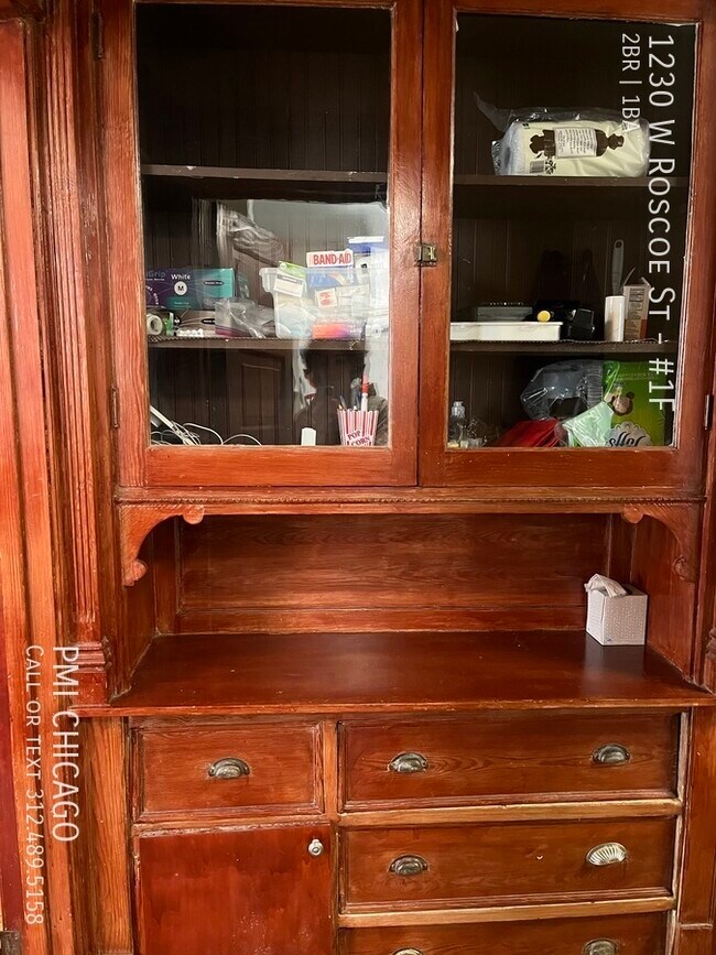 Building Photo - 1230 W Roscoe St