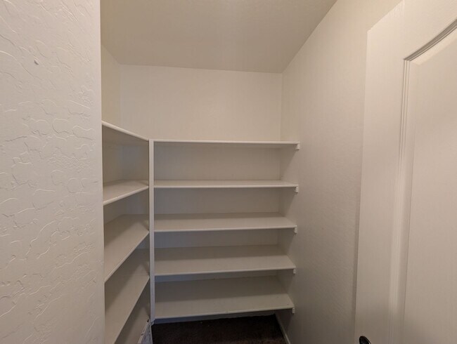 Building Photo - 4 Bedroom 2.5 Bathroom Gate Copper Canyon ...