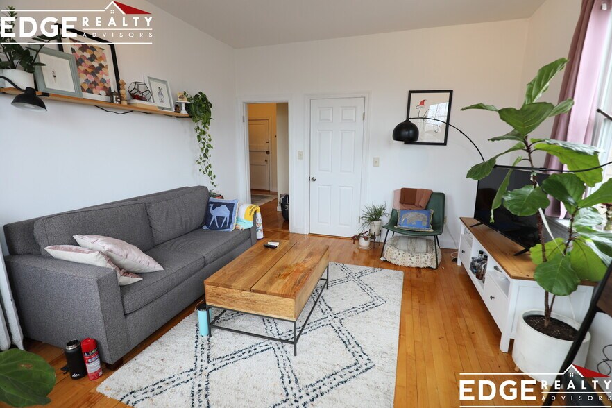 Building Photo - 164 Strathmore Rd