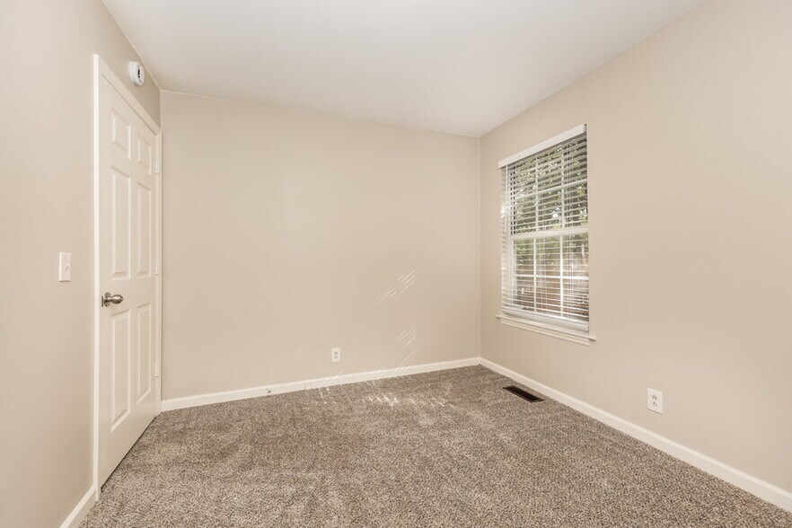 Building Photo - 3724 Belle Oaks Dr