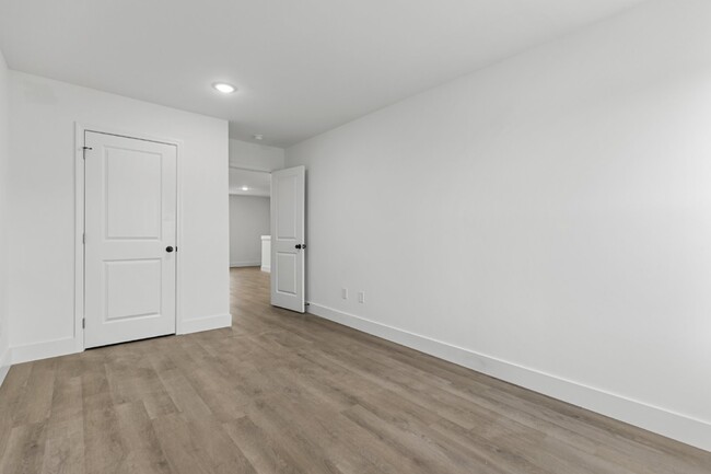 Building Photo - "Discover Comfort & Convenience: Spacious ...