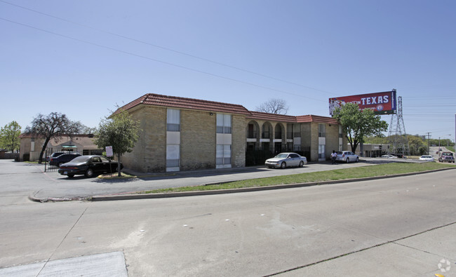 Primary Photo - Las Brisas Apartments