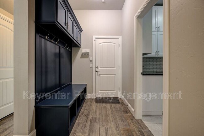 Building Photo - 15121 SE 56th St