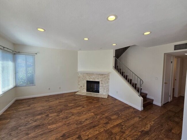 Building Photo - Unique 3 bedroom home located in the vibra...