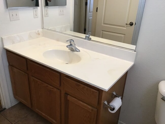 Building Photo - Beautiful 3Bed & 2Bath w/ Den, near Davis Monthan, Vail school district