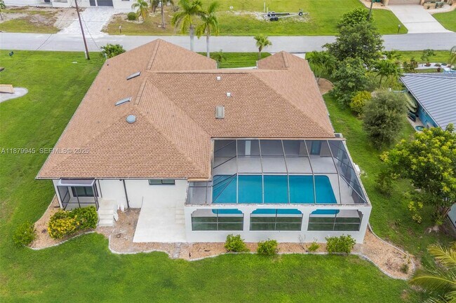 Building Photo - 105 Sinclair St SE