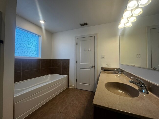 Building Photo - 1516 Broadway St