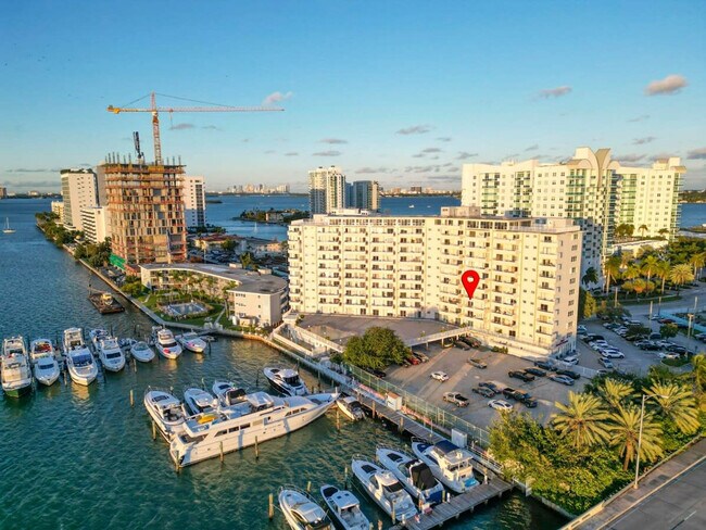 Building Photo - 212 West Dr