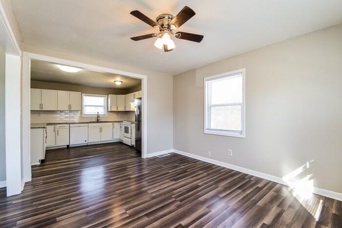 Building Photo - 455 Emmett St