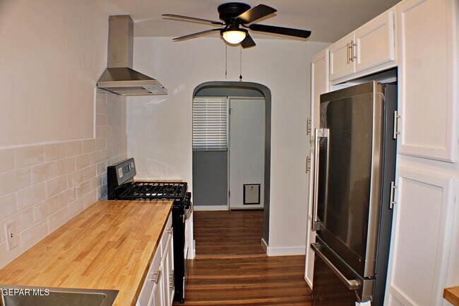 Building Photo - 1214 Stockwell Ln