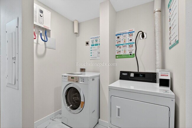 Building Photo - 4938 SE Foster Rd