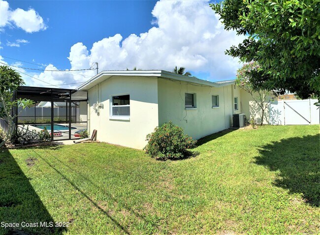 Building Photo - 810 1st St