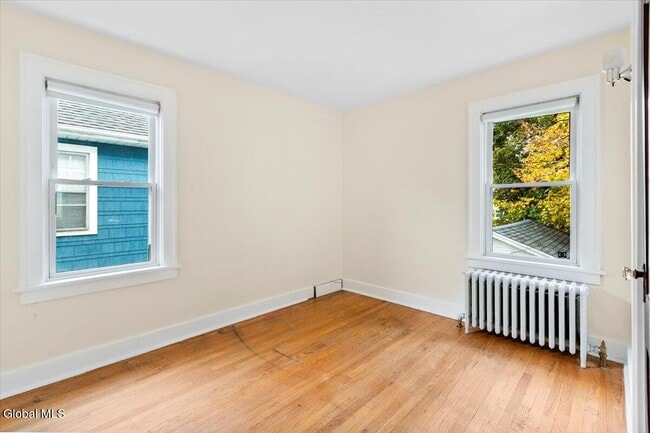 Building Photo - 4 Edison Ave