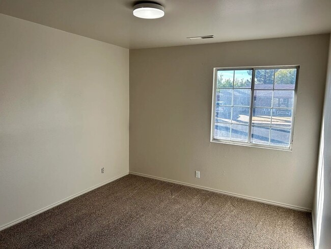 Building Photo - Gorgeous Santa Clara Home with Stunning Ki...