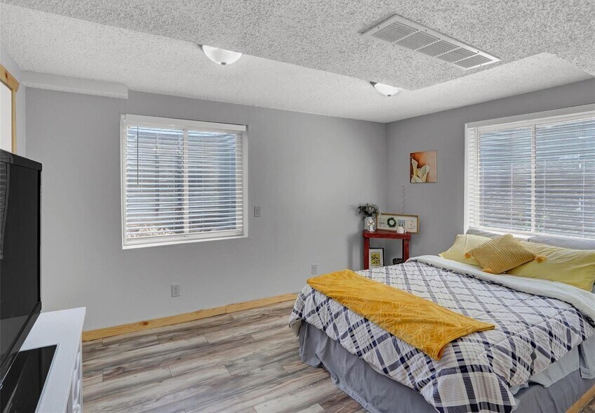 Building Photo - 7655 Hickorywood Dr