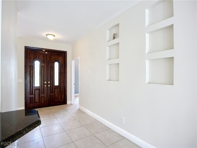 Building Photo - 4930 SW 25th Ct