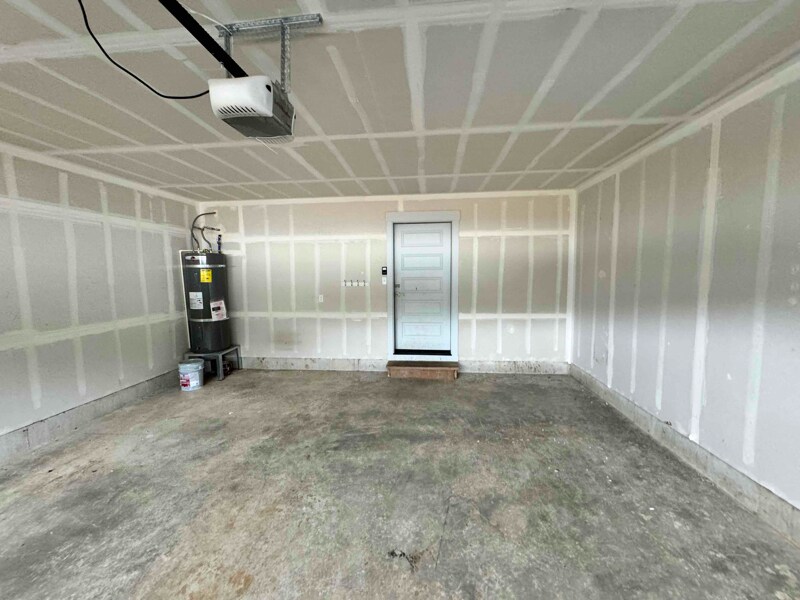 Building Photo - 304 Oak St