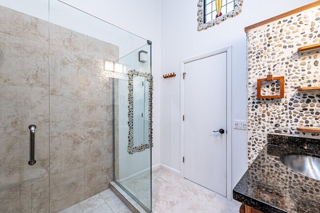 Building Photo - 2936 Florida Blvd