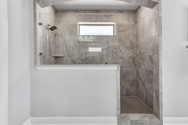 Building Photo - 3613 Gloucester Rd