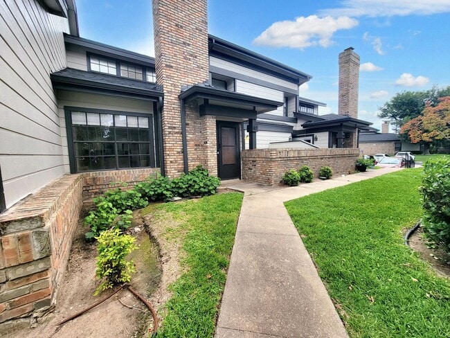 Primary Photo - Modern and Cozy 2/BR 2/BA Home in Gated Co...