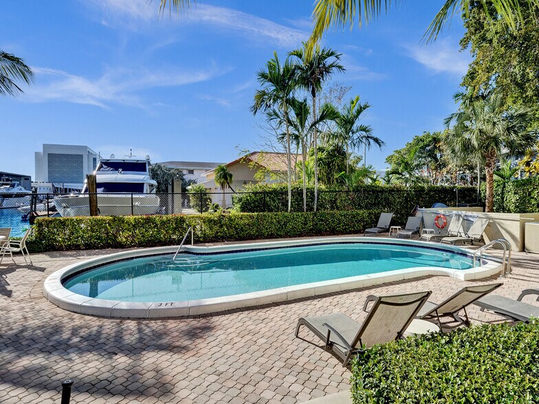 Building Photo - 1600 SE 15th St