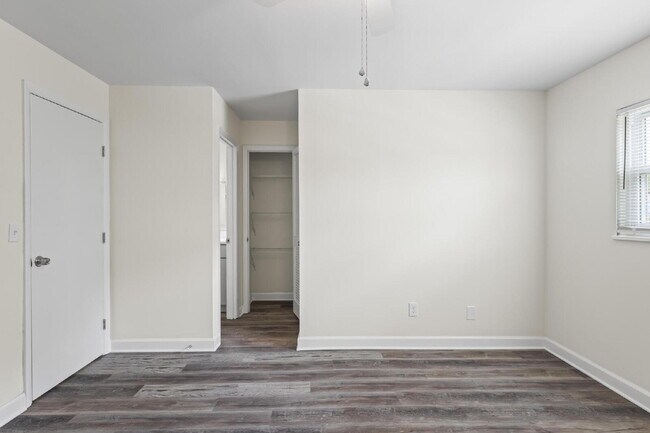 Building Photo - "Charming 2-Bedroom Townhouse Retreat with...