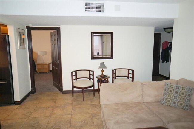 Building Photo - 525 N Ocean Blvd