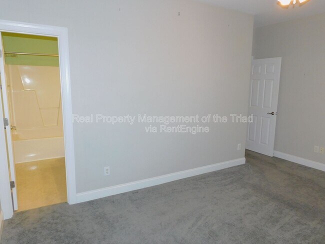 Building Photo - 4 Rhododendron Dr