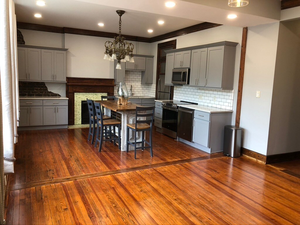 Building Photo - 457 Dauphin St