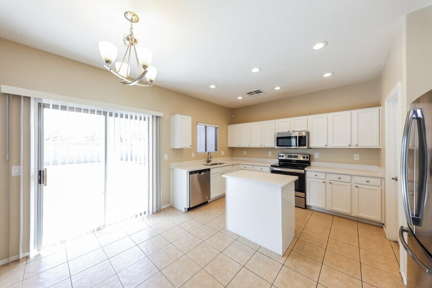 Building Photo - 16115 N 168th Ave