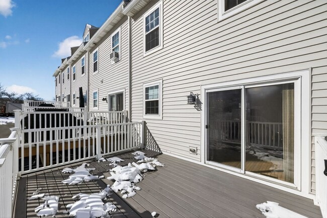 Building Photo - Gorgeous Recently Renovated 3 BR, 2.5 Bath Conshohocken Townhome!