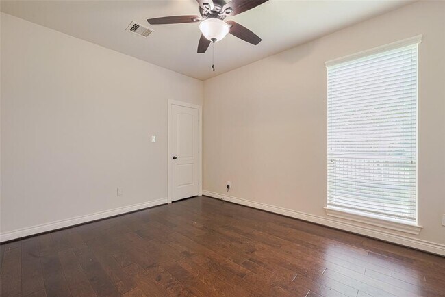 Building Photo - 27906 Colonial Point Dr