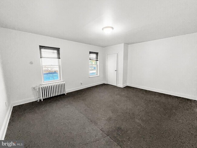 Building Photo - 352 N Gross St