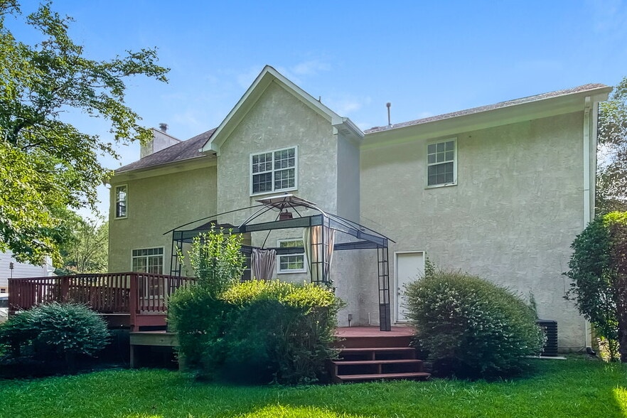 Building Photo - 135 Masters Dr