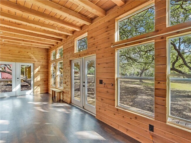 Building Photo - 515 Wimberley Oaks Dr