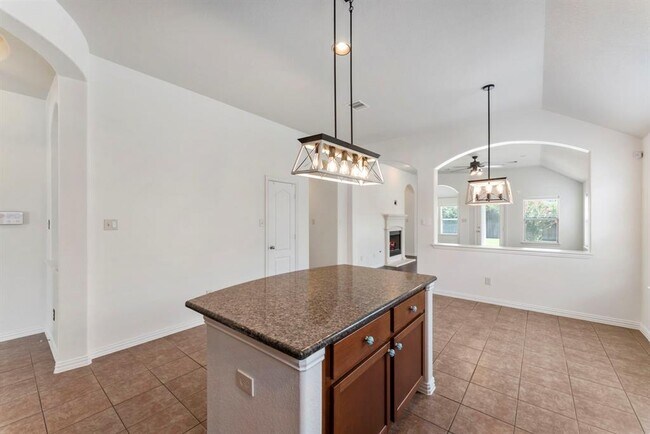 Building Photo - 28519 Lockeridge View Dr