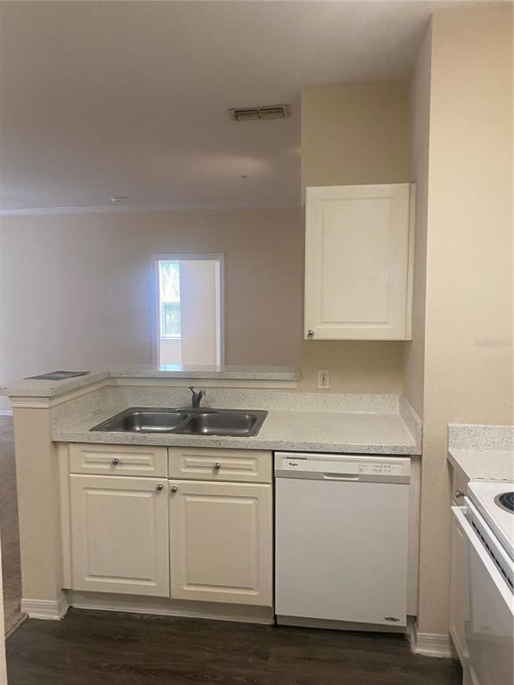 Building Photo - 18001 Richmond Pl Dr