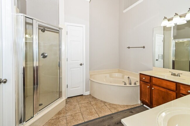 Building Photo - 1128 Averett Ln