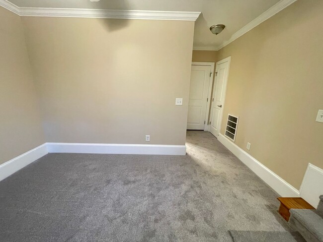 Building Photo - Charming 3br - 3ba in Davis Park, perfect ...