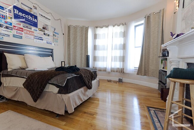 Building Photo - HOT ALLSTON LISTING!!!!