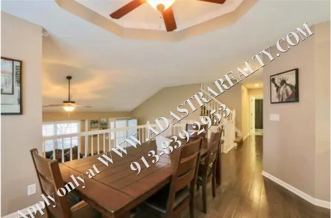 Building Photo - Beautiful 4 Bed 3 Bath Home in Olathe-Comi...