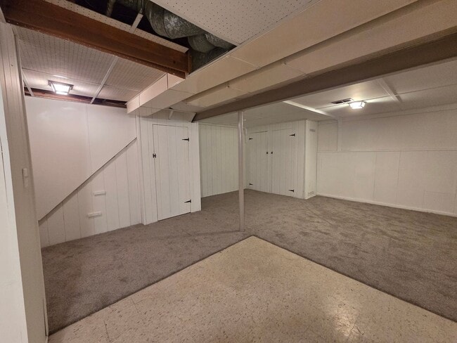 Building Photo - Beautiful 4 bedroom in Forest Hills