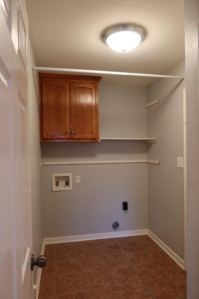 Building Photo - Charming 3-Bedroom Home with 2 Full Bathrooms in Waco, TX - Must See!