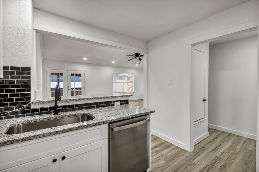 Building Photo - 5903 Kevin Kelly Plz