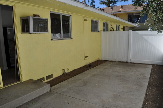 Building Photo - 560 Cajon St
