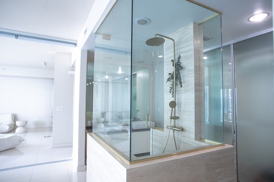 Building Photo - 1040 Biscayne Blvd