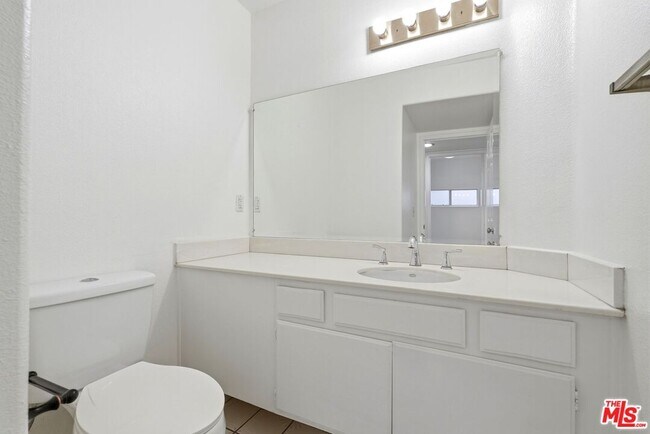 Building Photo - 25842 Browning Pl