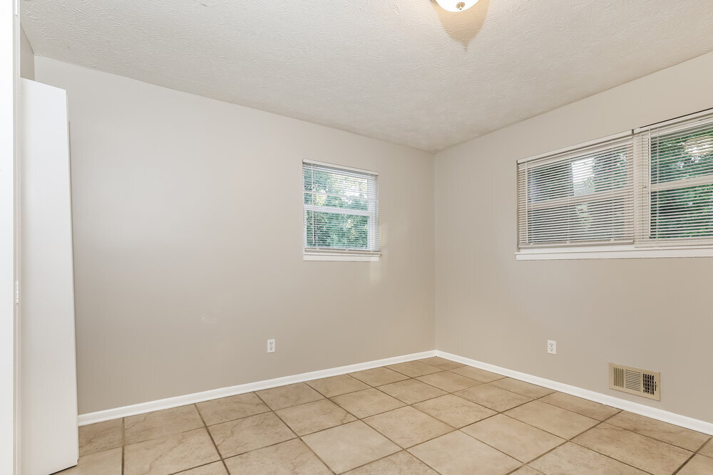 Building Photo - 8486 Magnolia Dr